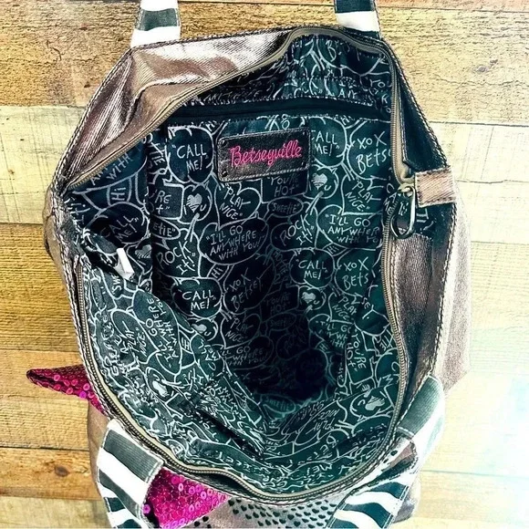 Vintage/Rare Betseyville Skull With Sequined Bow Metallic Tote - Picture 9 of 11